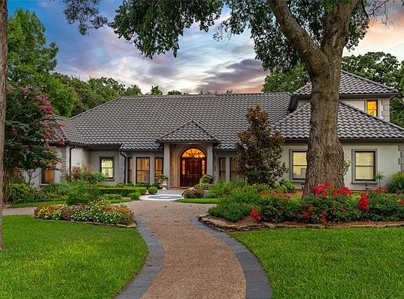 2nd image of 701 Garden Ct