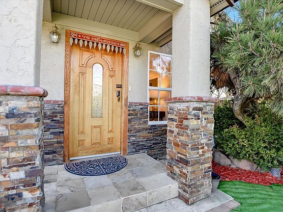 3rd image of 34481 Egerton Pl