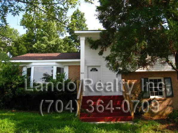 300 Dollar Cres, Charlotte, NC 28270