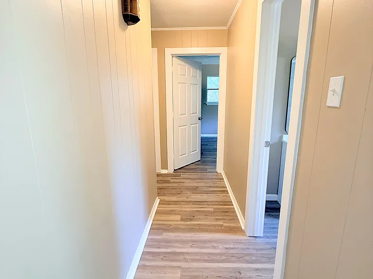 1336 Crestview Dr — Photo 4