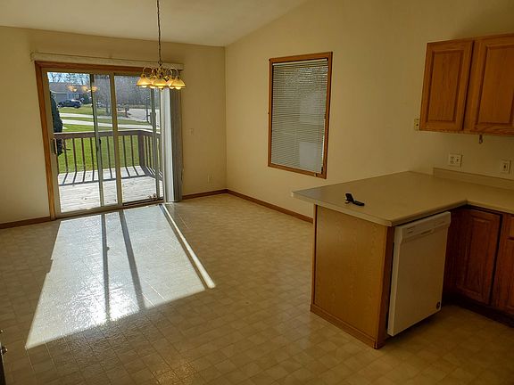 2nd image of 3331 Bond Pl
