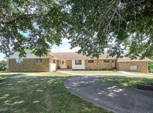 402 Highlawn Dr, Ripley, WV 25271