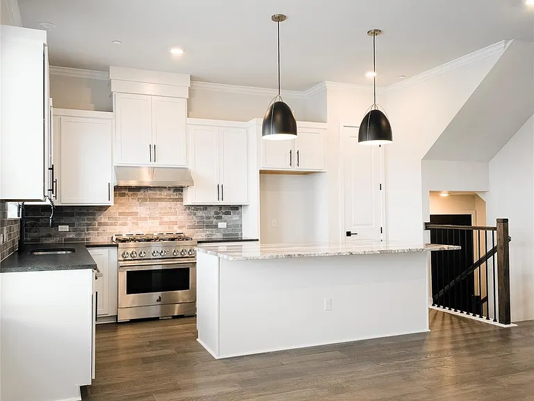225 John Webster St — Photo 12