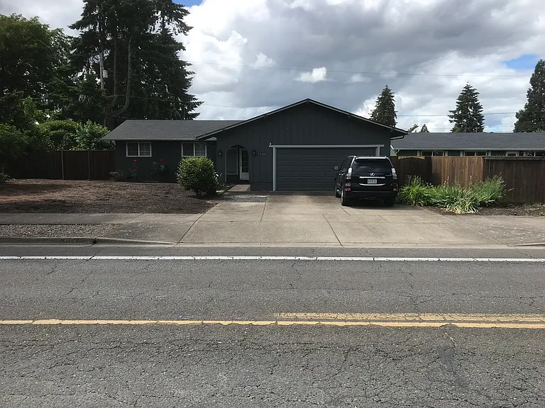 1124 Irvington Dr — Photo 1
