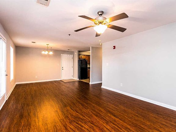 3rd image of 858 Malabu Dr