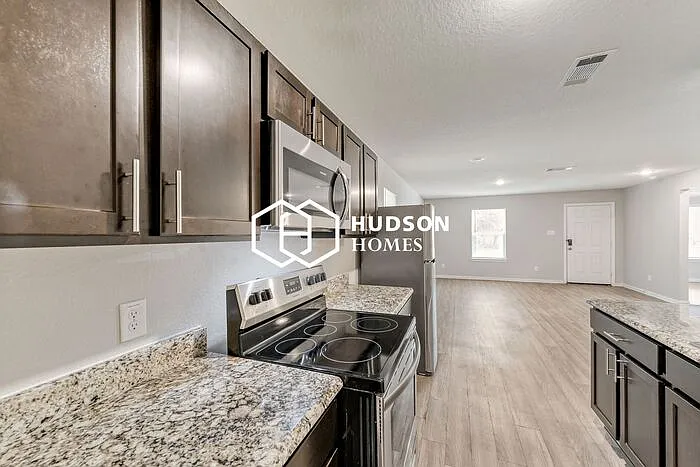 423 Armstrong St — Photo 6