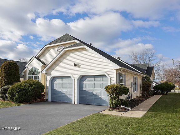 2nd image of 2425 Woodbine Lane