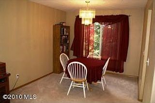 4th image of 2443 Summit Dr