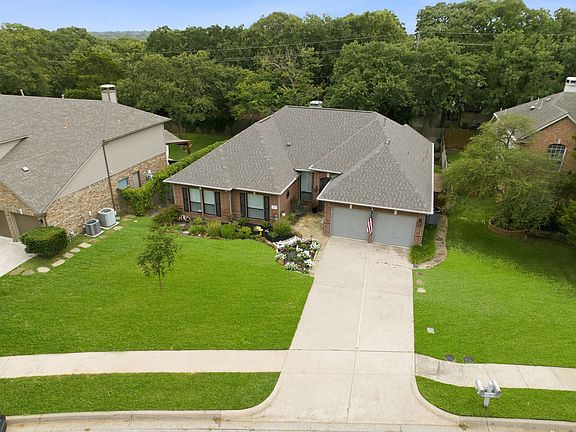 3rd image of 2702 Pinehurst Dr