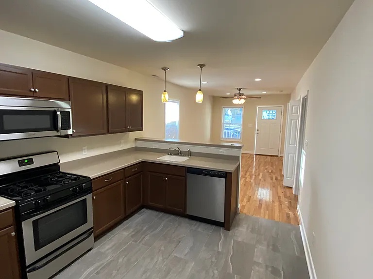 3200 Rosewood Ave — Photo 39