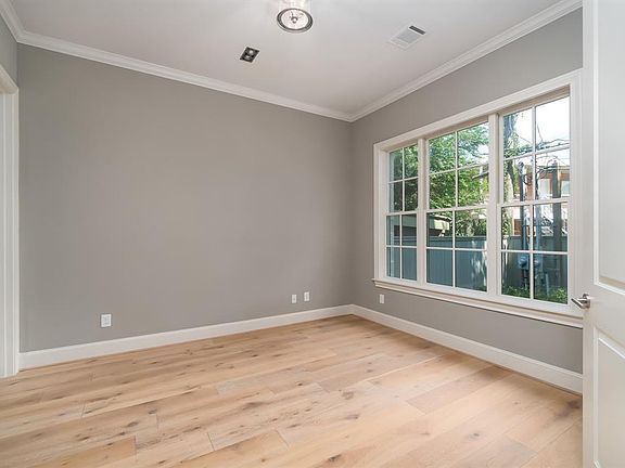 2nd image of 3828 Glen Arbor Dr