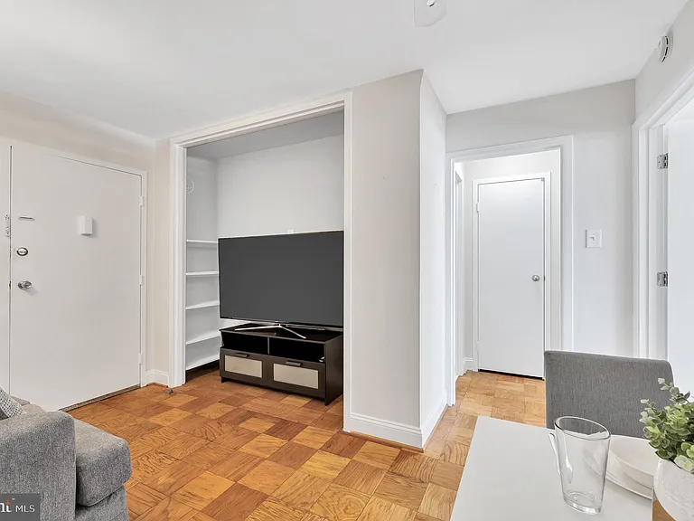 2401 H St NW #808 — Photo 4