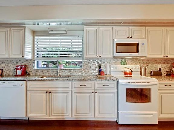 3rd image of 3455 Laurel Dr