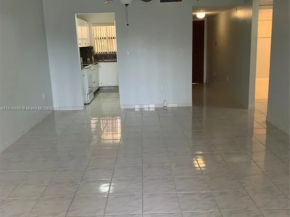 650 NE 149th St APT 402A, Miami, FL 33161