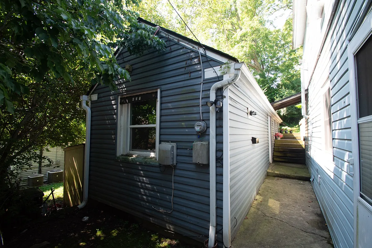 Property Photo - 421 W Main St #1