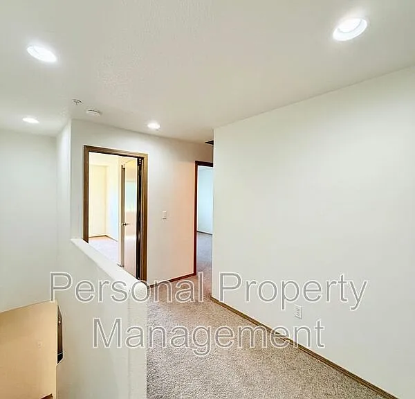 855 NW Ivy St — Photo 9