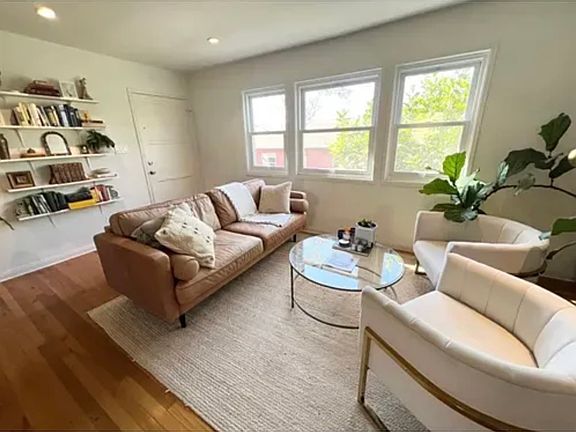 3rd image of 1131 Bay St APT C