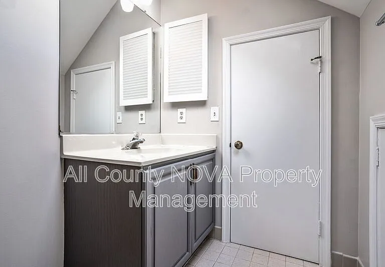 1203 Michigan Ct — Photo 26