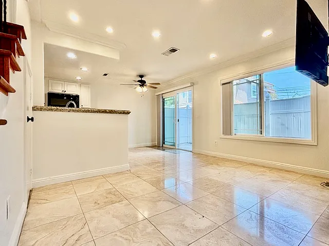 685 W 18th St #1 — Photo 2