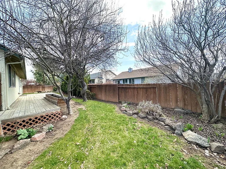 940 NW Oak Ln — Photo 18