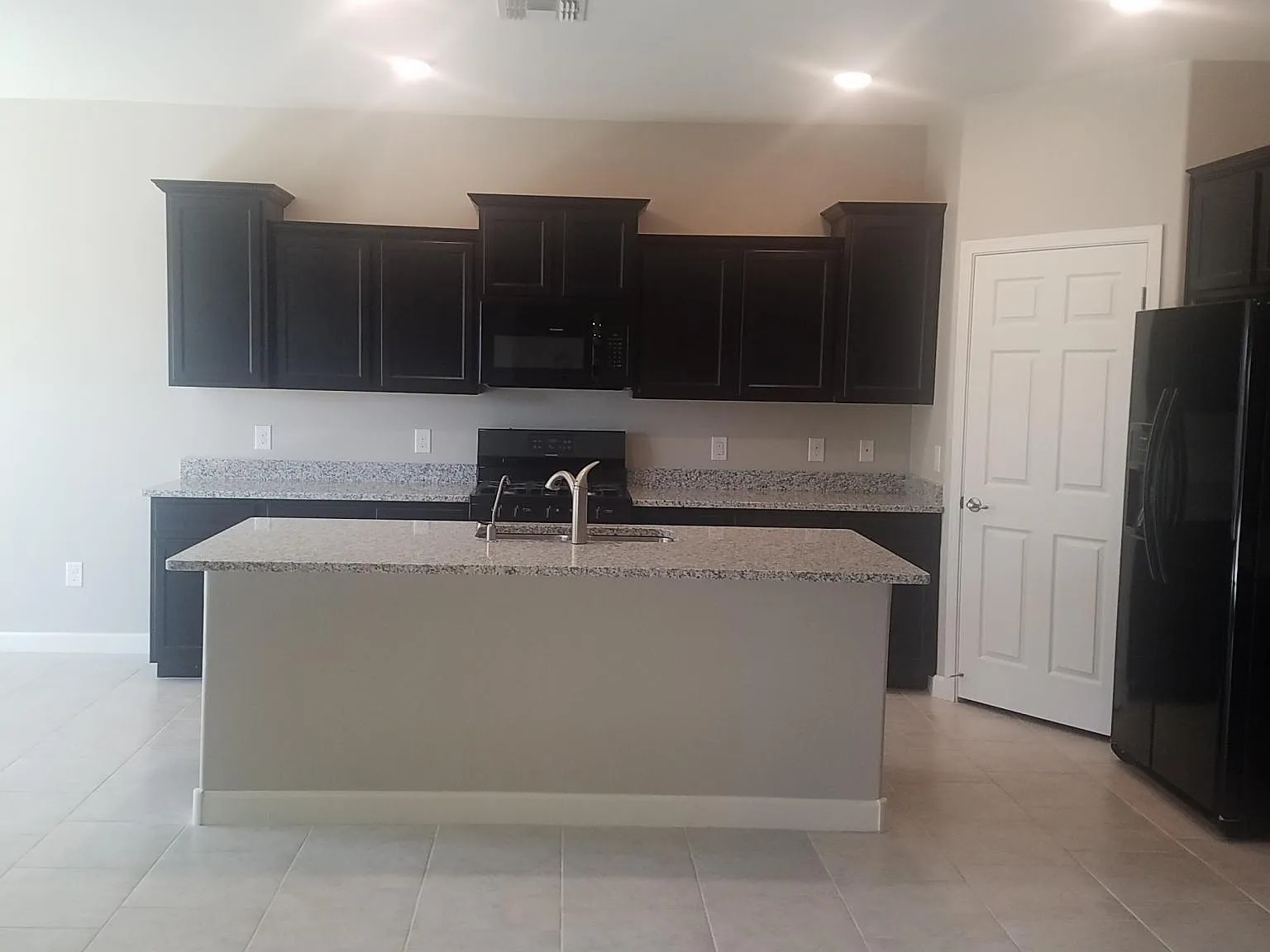 3 bed, 1500 sqft, $1,900 — Photo 2