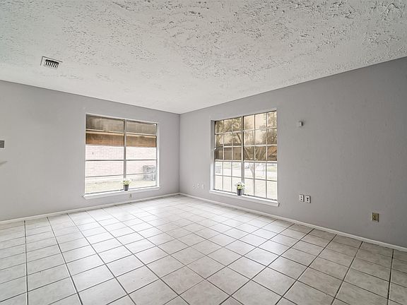 5th image of 10910 Drakeland Dr