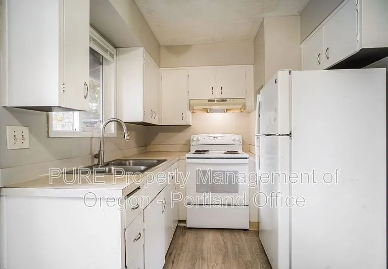 1049 SE Walnut St #11 — Photo 7