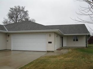 1527 17th St, Windom, MN 56101