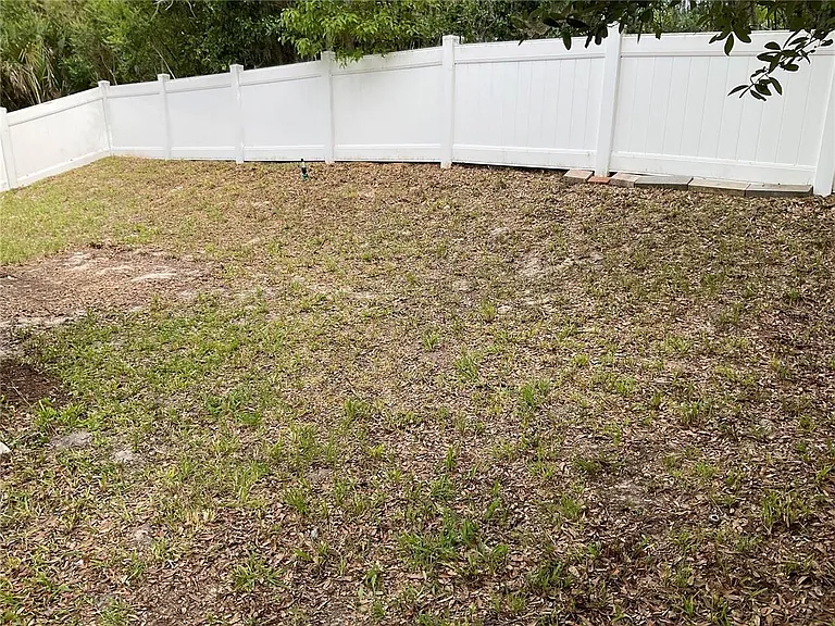 101 Hurst Ct — Photo 3