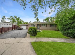 602 Bluff Ct, Streamwood, IL 60107