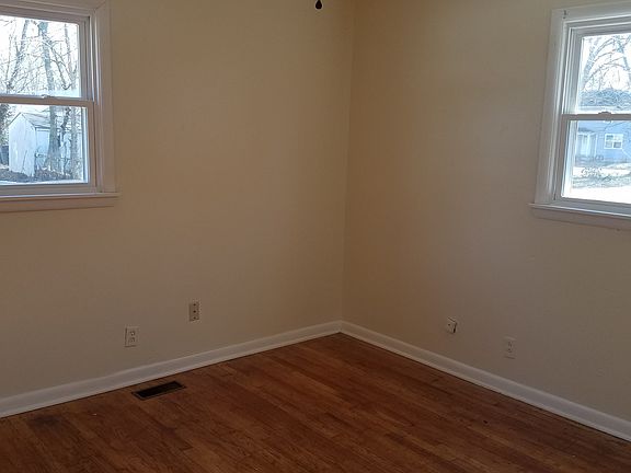 2nd image of 1556 S Kentucky Ave