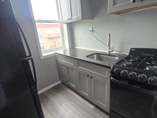 233 Littleton Ave #11AA