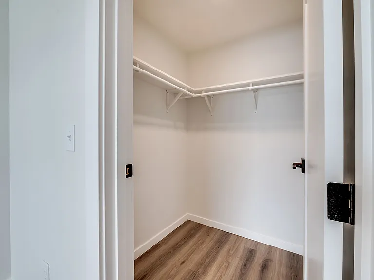 3x2 Walk-In Closet