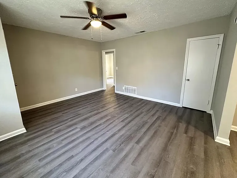 2826 Walker St — Photo 6