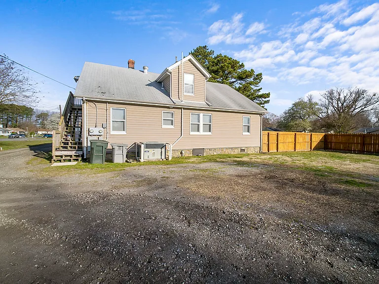 1270 Old Buckroe Rd #B — Photo 4