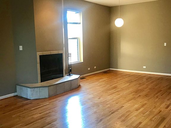 2nd image of 1048 N Wood St