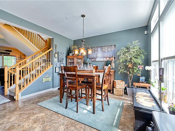 5th image of 65 Carla Ln