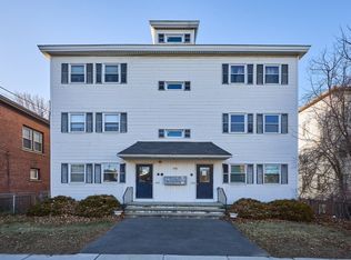 390 High St APT 6, Clinton, MA 01510