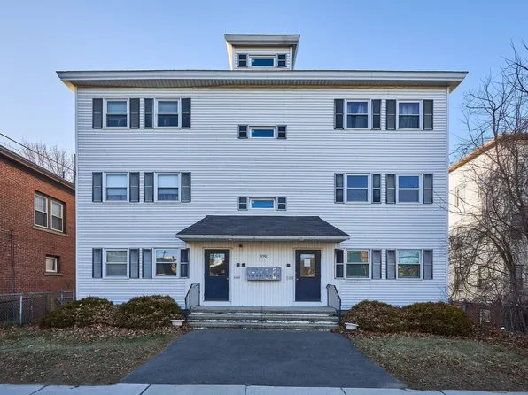 390 High St APT 6, Clinton, MA 01510