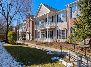 403 Four Seasons Dr, Wayne, NJ 07470