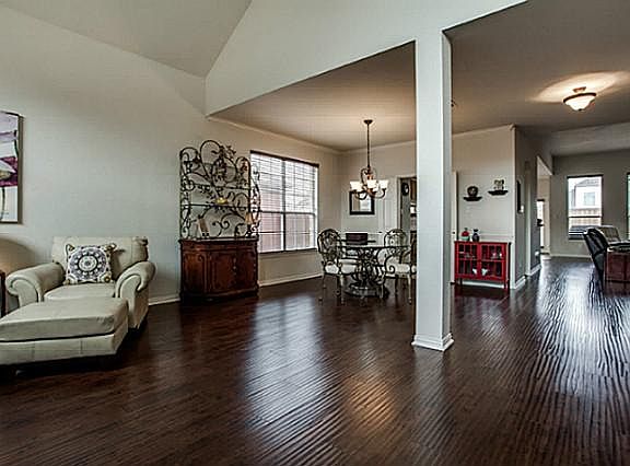 4th image of 1723 Clarke Springs Dr