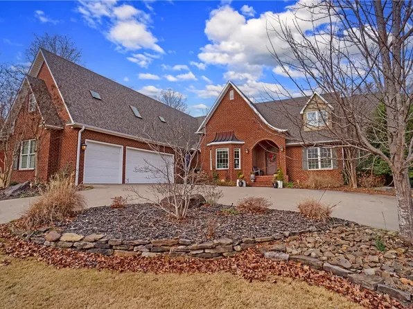 1521 Skyline Vista Ct, Russellville, AR 72802