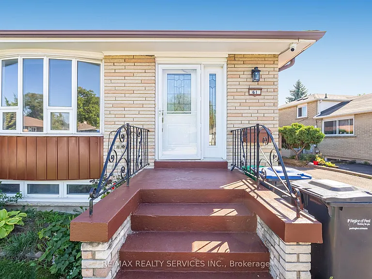 61 Avondale Blvd — Photo 6