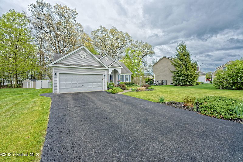 3rd image of 5 Highland Oaks