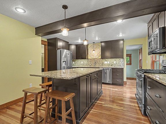 5th image of 604 8th St SW