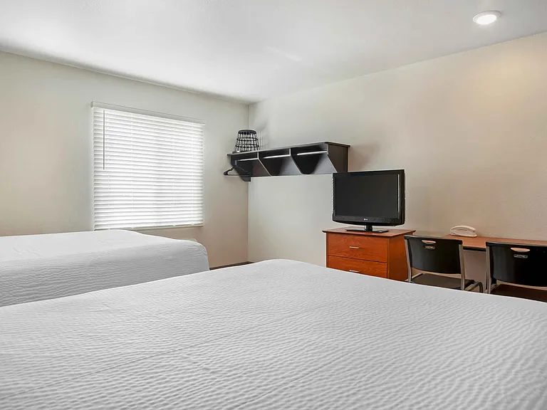 Studio Suite - 2 Full Beds
