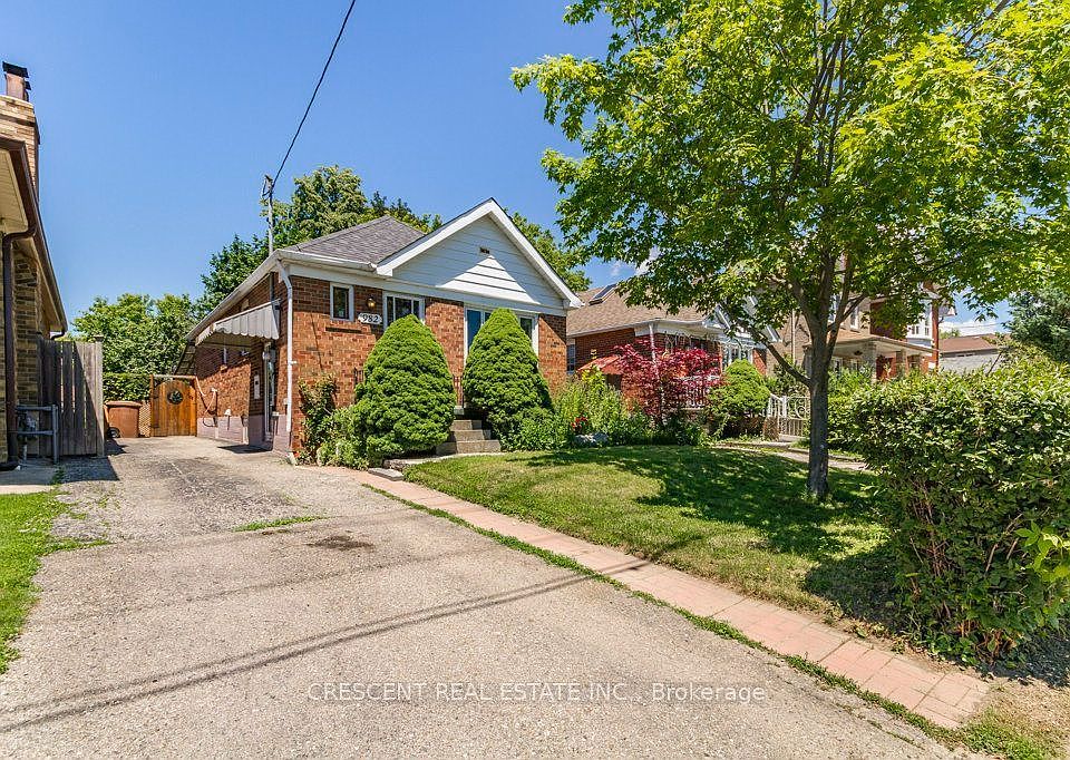 1st image of 982 Briar Hill Ave