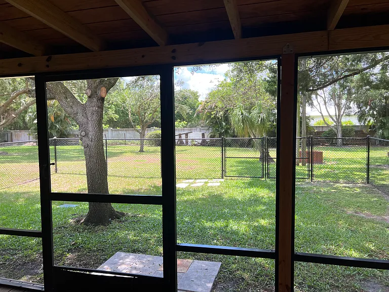 8400 Trotters Ln — Photo 14