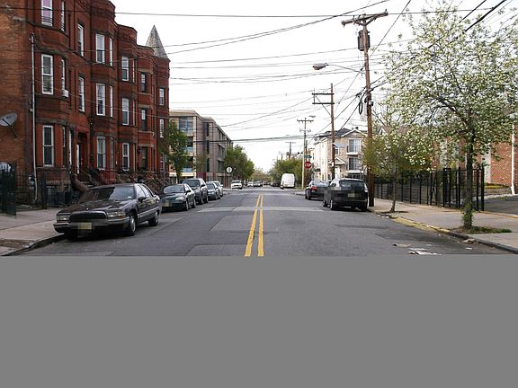 5th image of 1609 Un Ave