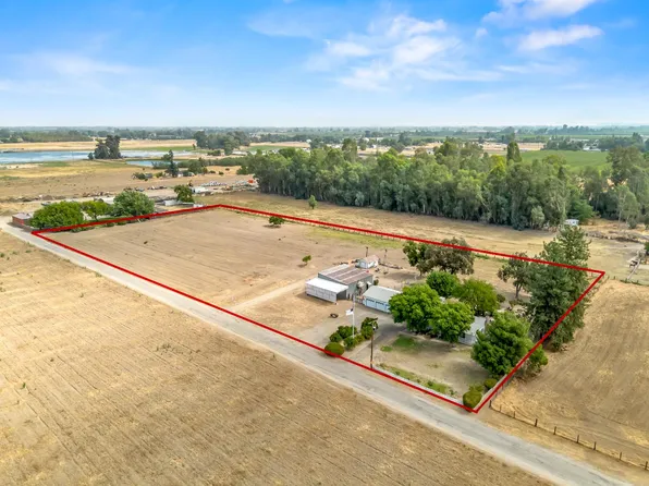 9238 E Belmont Ave, Sanger, CA 93657